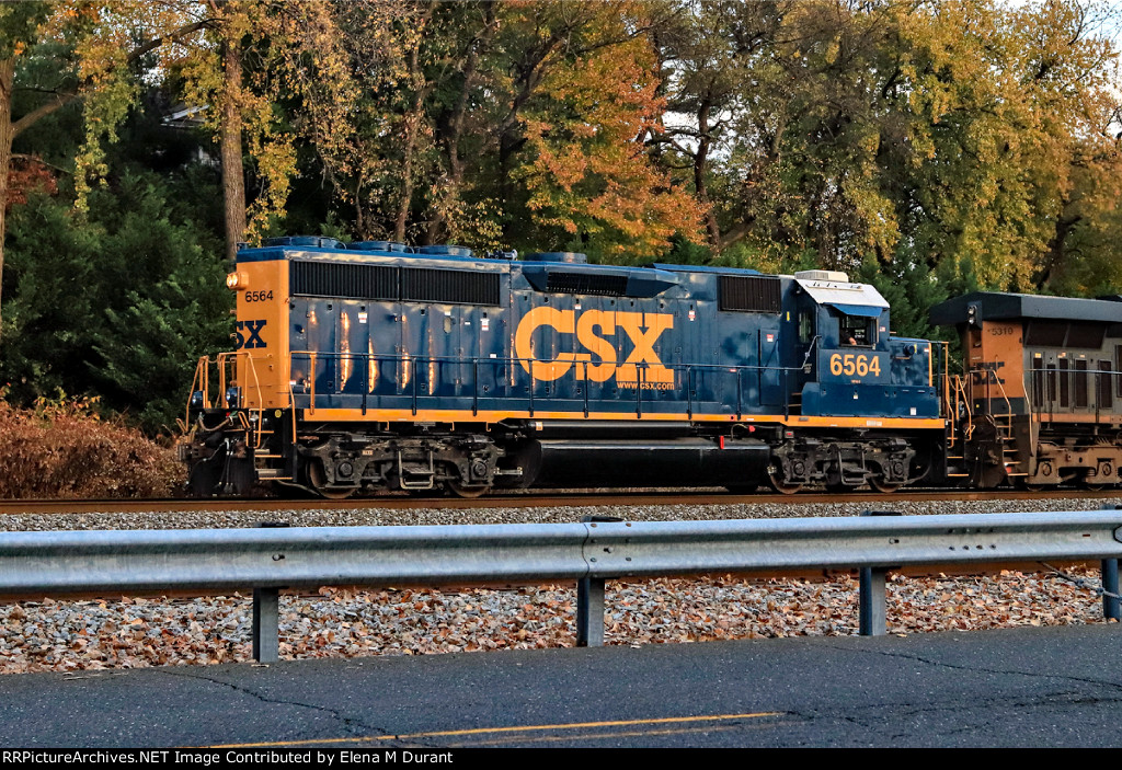 CSX 6564 on Y-101